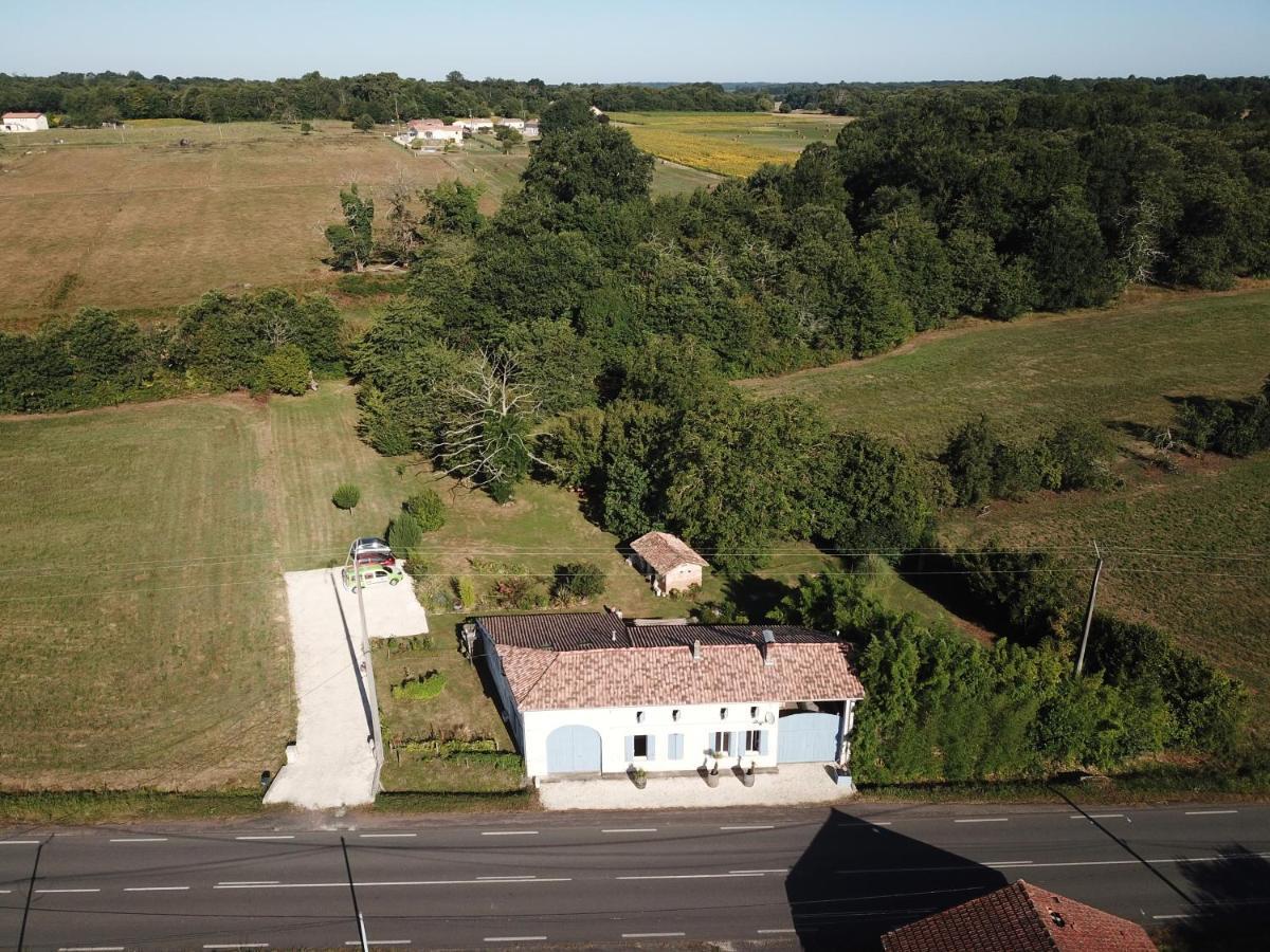 Vignesarichard Bed and Breakfast Chevanceaux Exterior foto